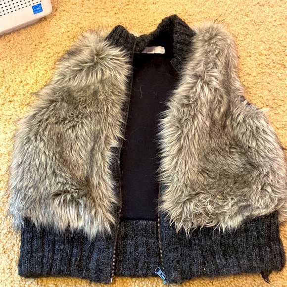 Never worn faux fur vest - Picture 1 of 2